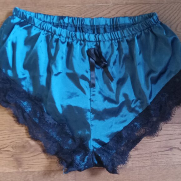 Satin pajamas - Picture 4 of 4